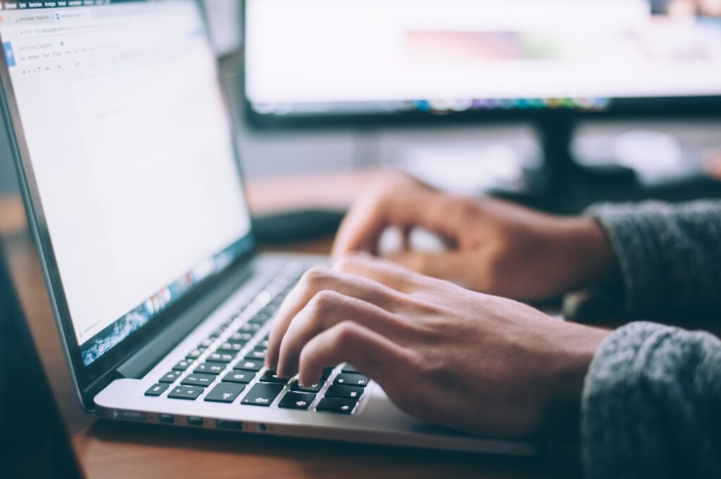 How to Stand Out to Remote Headhunters in 2025?